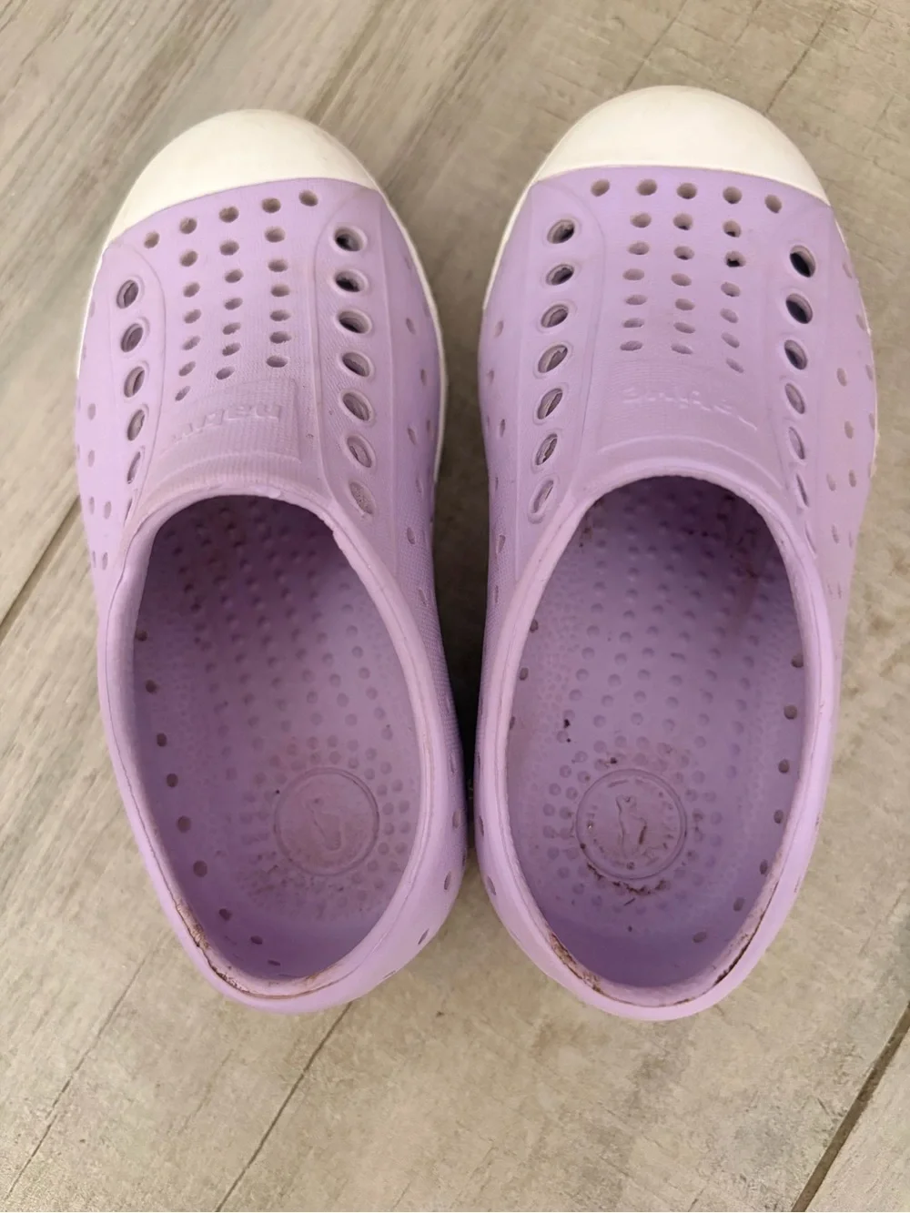 Native Kids Water Shoes in Lavender and White
